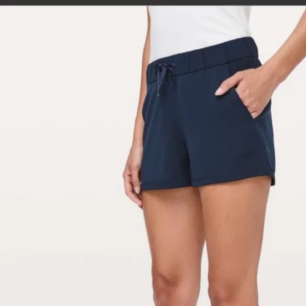 Lululemon On The Fly Short (2.5 inch inseam, size 6)